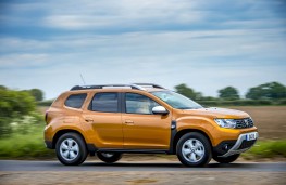 Dacia Duster, side action